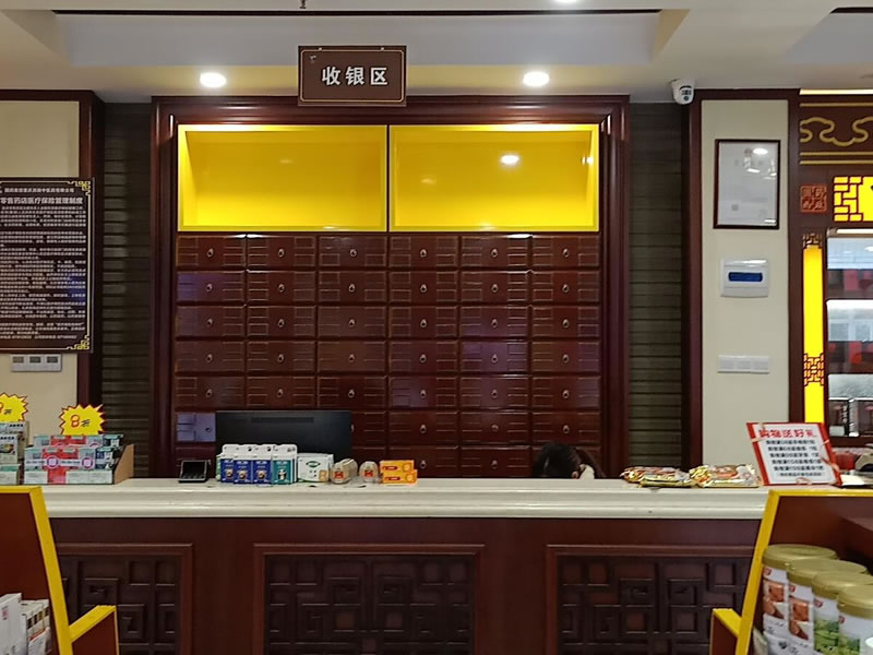 探索木質(zhì)道具：店鋪裝飾的匠心獨運(yùn)與商業(yè)氛圍營造